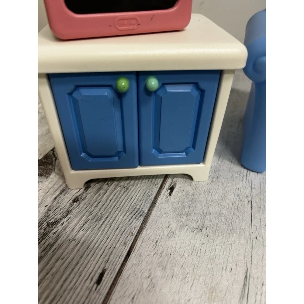 Vintage Little Tikes My Size Barbie Doll House Living Room Chair Tv Stand Pillow